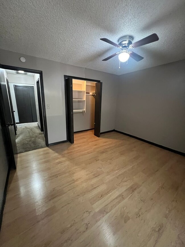 Building Photo - 4 bedroom/2 bath house