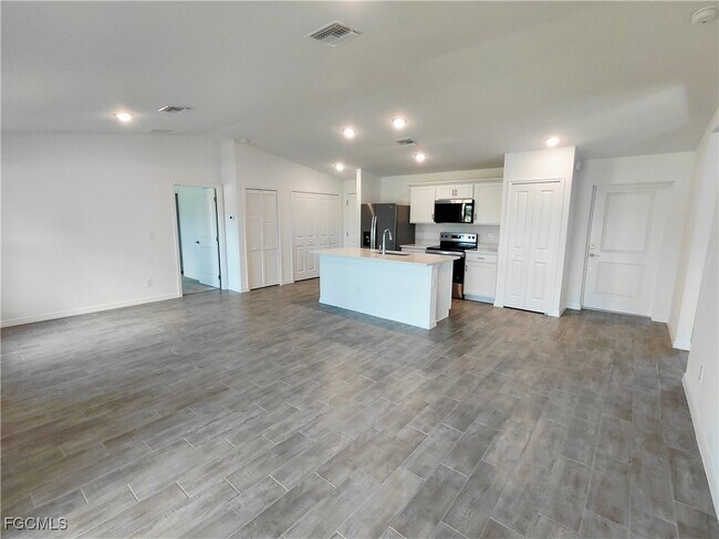 Building Photo - 909 NW 30th St