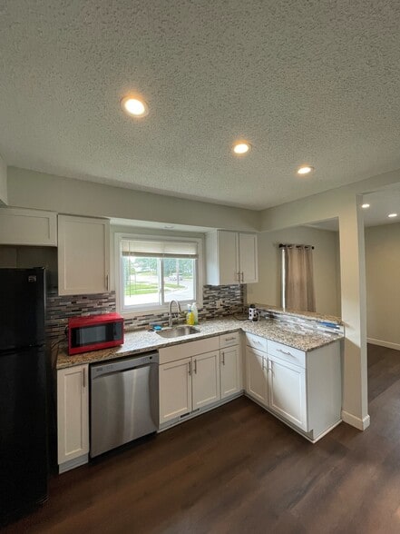 Kitchen - 8536 Stephens Rd