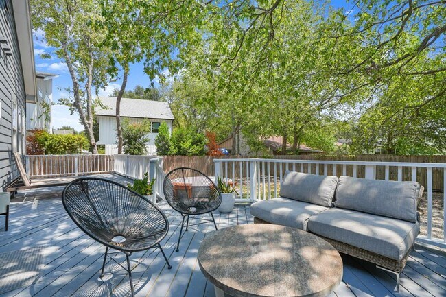 Building Photo - 2501 Del Curto Rd