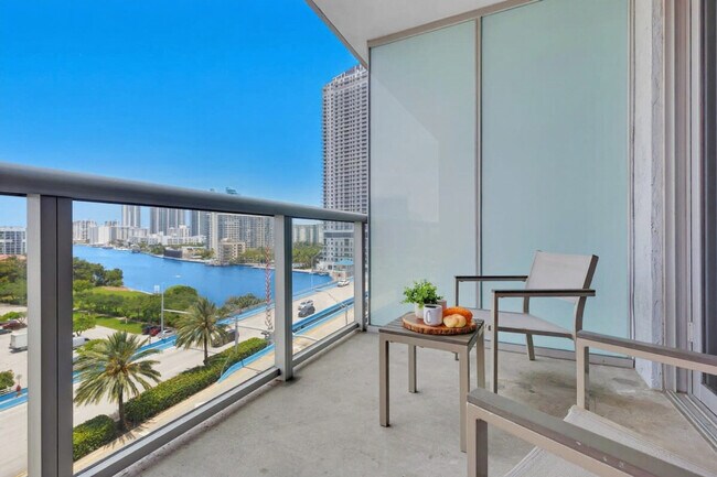 Building Photo - 2602 E Hallandale Beach Blvd