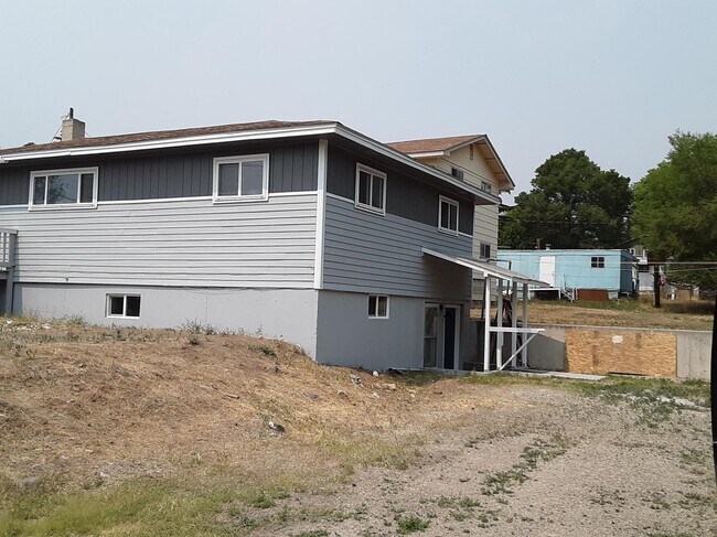 Building Photo - 403 Neyman St