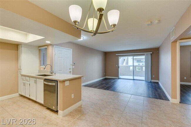 Building Photo - Beautiful Condo in a sought-after Gated Summerlin Community!