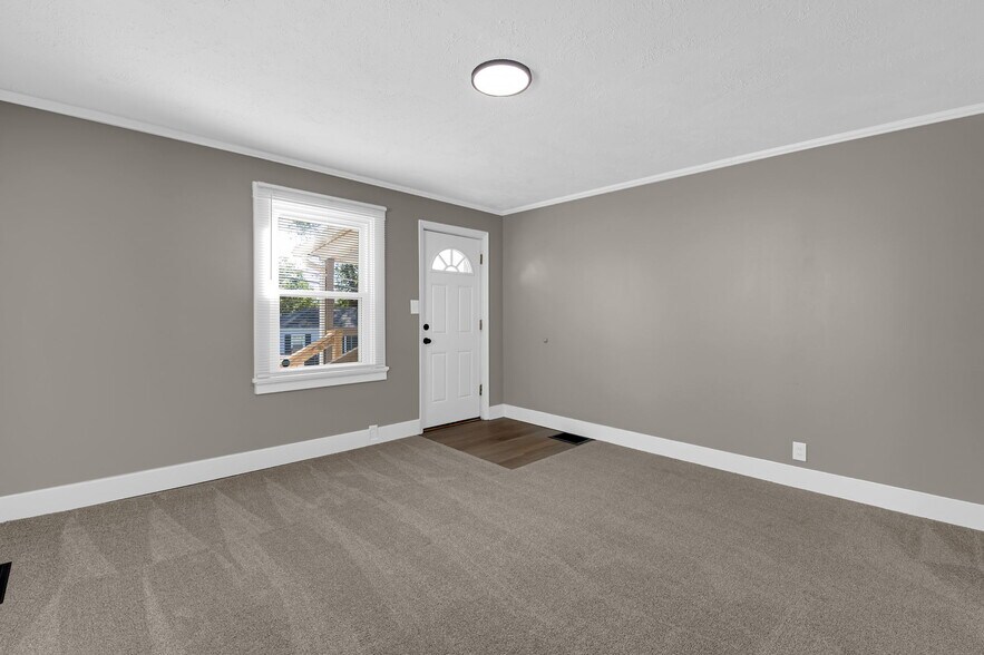 Building Photo - 9919 Clyde Ave