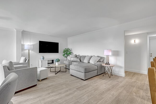 Building Photo - 2455 Lindell Blvd