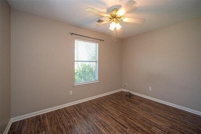 Building Photo - 16384 Sun View Ln