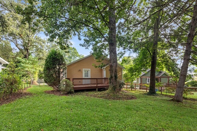 Building Photo - Cute House in Arden!