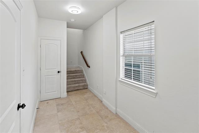 Building Photo - 2316 Stutz Dr