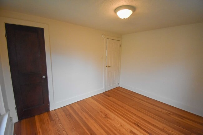 Building Photo - Spacious Three Bedroom House in Mill Hall!