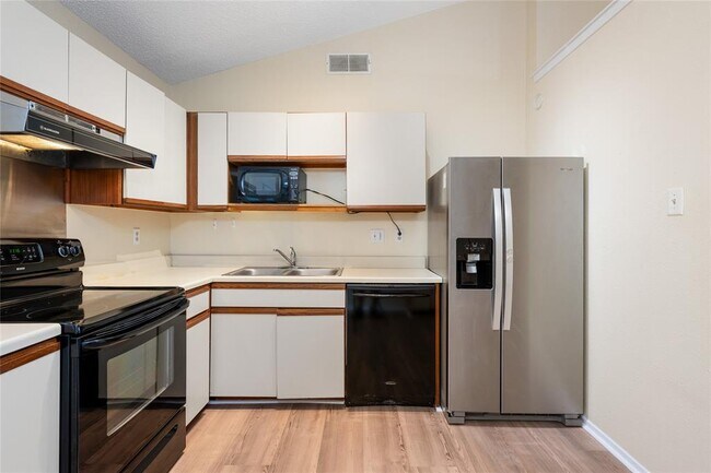 Building Photo - 1015 E Yager Ln
