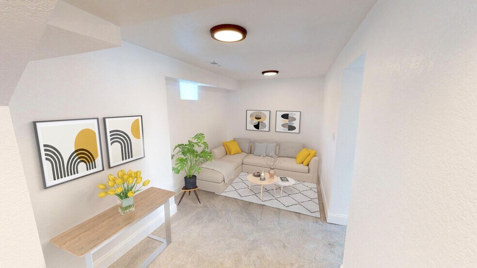 Building Photo - Beautifully renovated Sunnyside home with large backyard