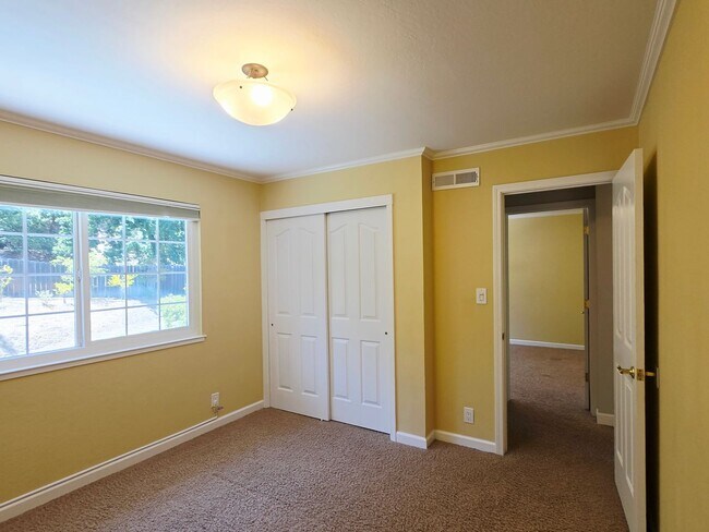 Building Photo - Stunning 4BD + Office Home with Pool in Li...