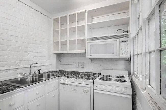 Building Photo - 521 E Harris St