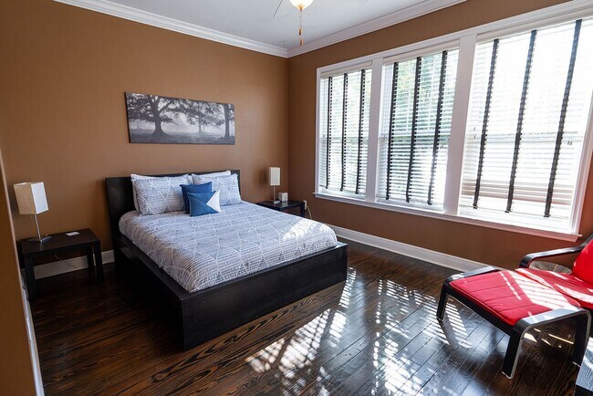 Building Photo - Cozy Midtown 3 Bed / 2 Bath Retreat!