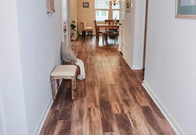 Building Photo - 115 Old Field Run