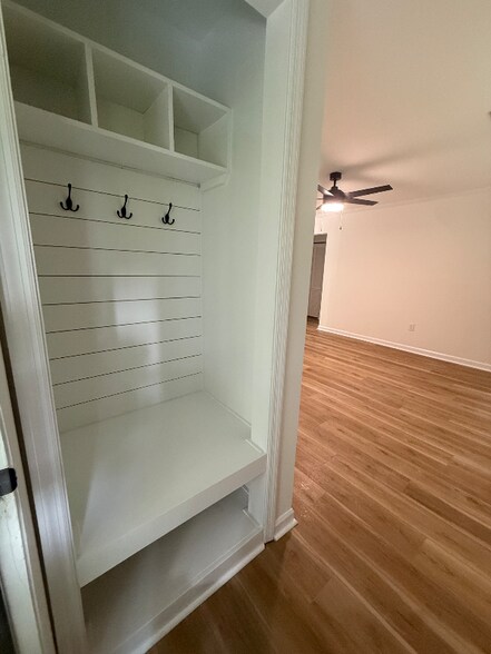 Building Photo - 341 W Coleman Blvd