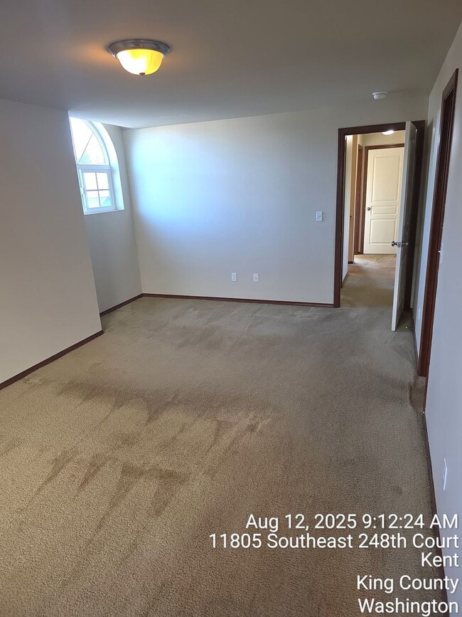Building Photo - East Hill Kent 4 bedroom 2.5 bathroom with...