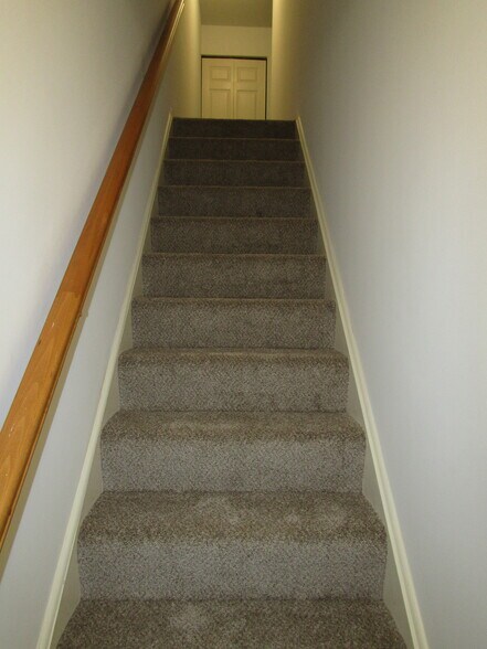 Building Photo - 52 Hilldale Dr