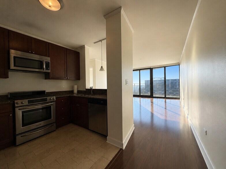 Building Photo - 225 N Columbus Dr
