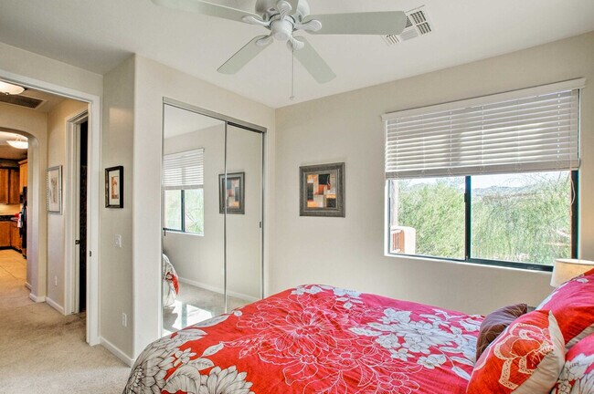 Building Photo - 13450 E Vía Linda