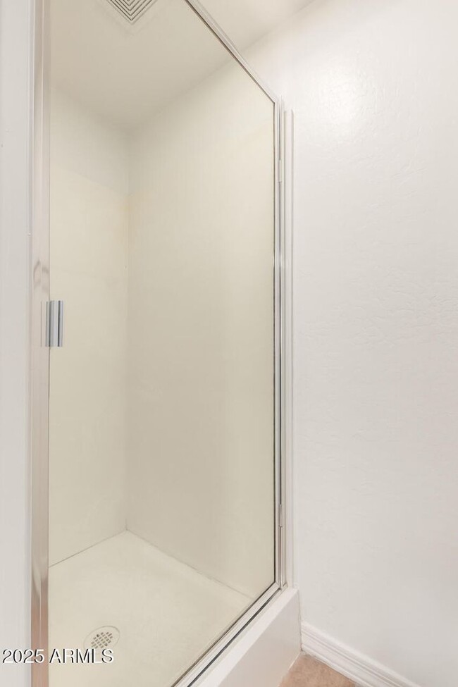 Building Photo - CUTE TOWNHOME AVAILABLE NOW NEAR TEMPE TOW...