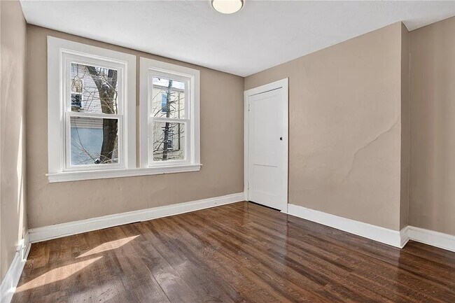Building Photo - 116 Locust St