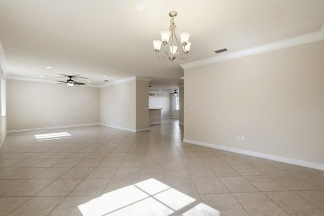 Building Photo - 148 NW Emerson Pl