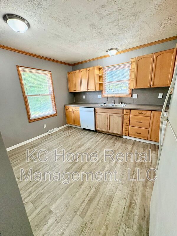 Building Photo - 3904 Springfield St