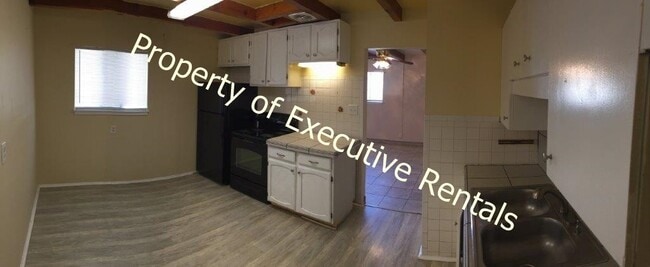 Building Photo - 2324 E Idaho Ave