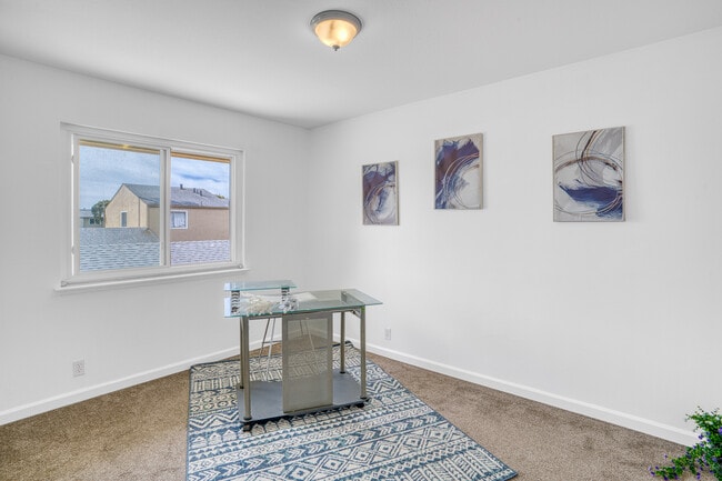 Building Photo - 4252 Comet Cir