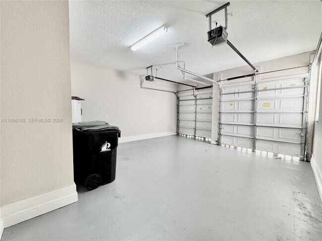 Building Photo - 504 SW 4th Ave