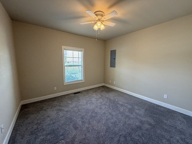 Building Photo - 2BD 2BA ONE LEVEL CONDO IN ALGOOD