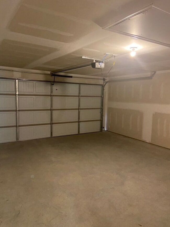 Building Photo - *Pre-leasing* Four Bedroom | Two Bath Home...