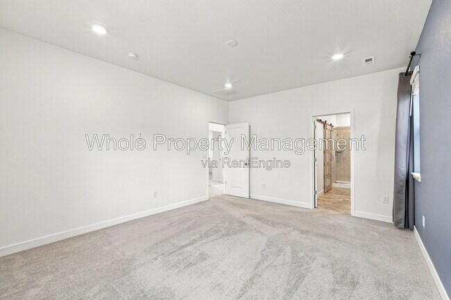 Building Photo - 15612 W Floyd Dr