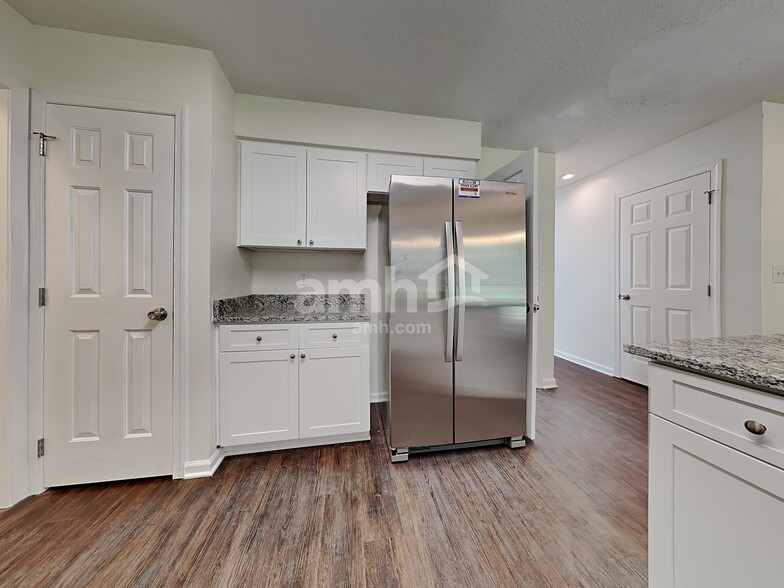 Building Photo - 5918 Highland Grove Dr