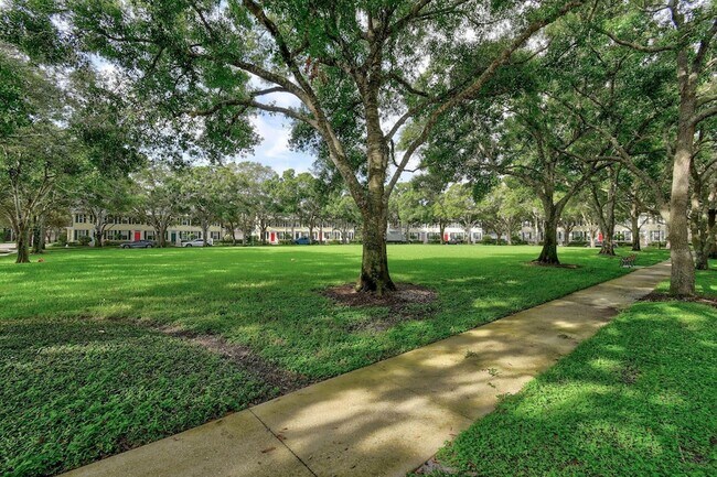 Building Photo - 354 Jacaranda Dr