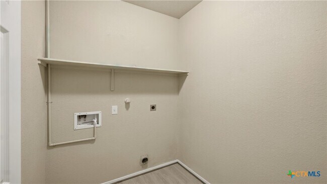 Building Photo - 140 Fabarm Ln