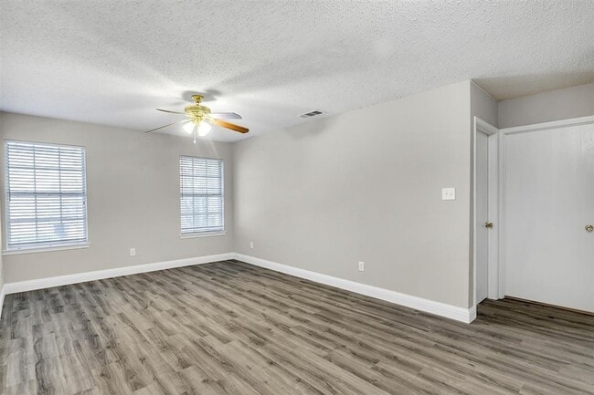 Building Photo - 8105 Flowertree Dr