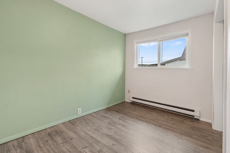 Building Photo - 1037 SW Cascade Ave