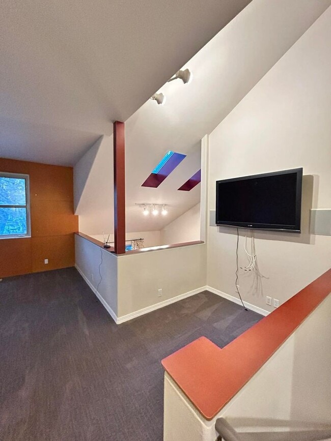 Building Photo - Modern 2-Bedroom Condo with Loft & 2 Car Garage!