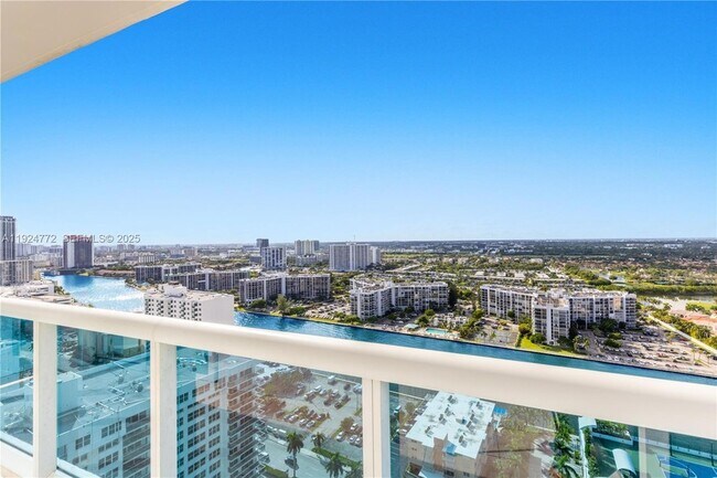 Building Photo - 2711 S Ocean Dr