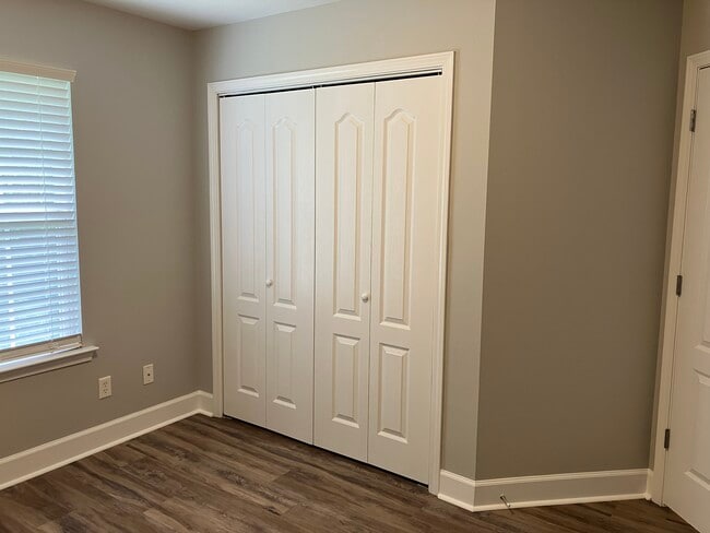 Building Photo - 113 Heyward Dr