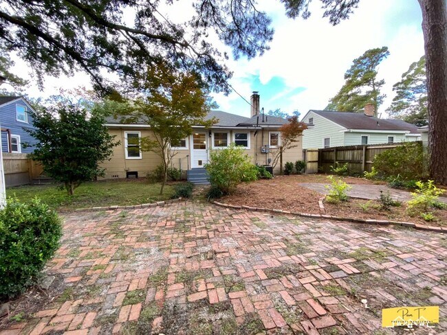 Building Photo - 304 Columbus Dr