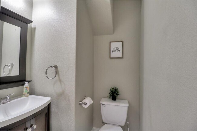 Building Photo - 14512 Broadwinged Hawk Dr