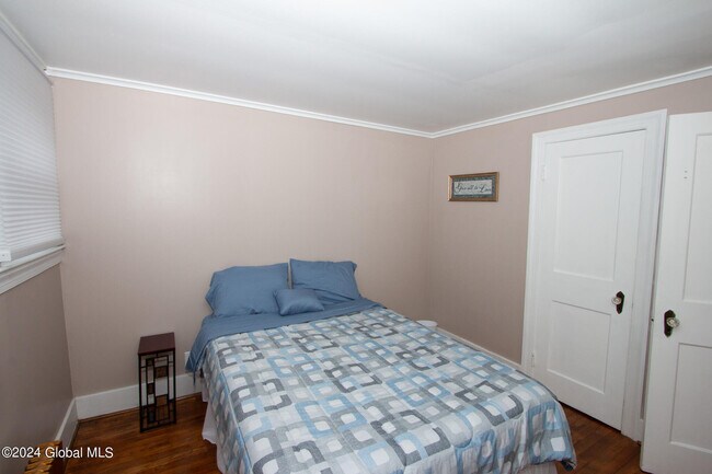 Building Photo - 461 N Main St