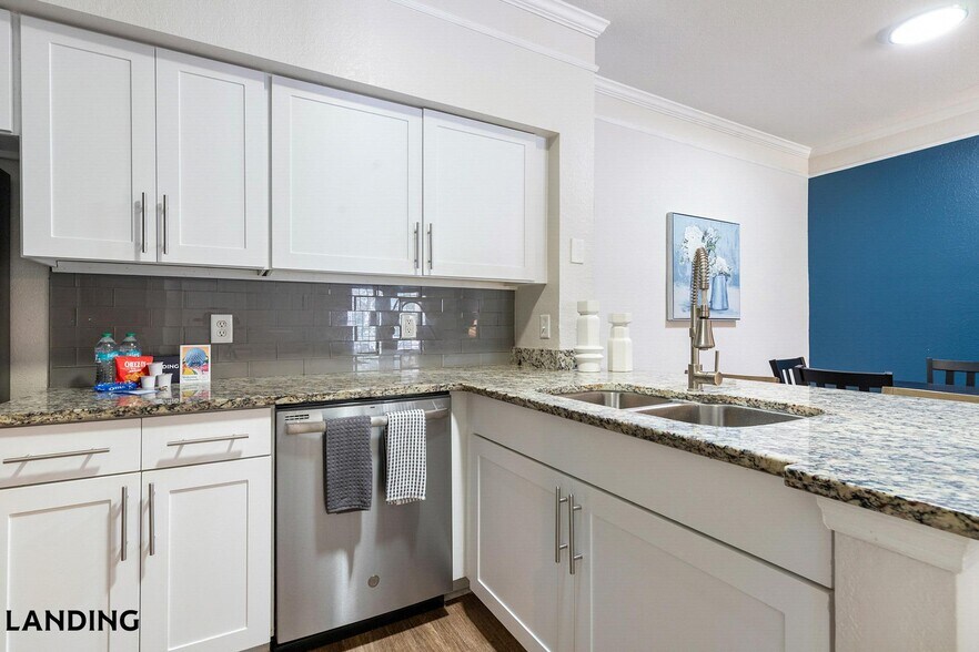 Building Photo - 2801 Biltmore Park Dr