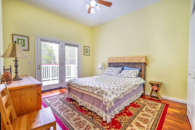 Building Photo - Large mountain home with 2 car garage and fenced in back yard.