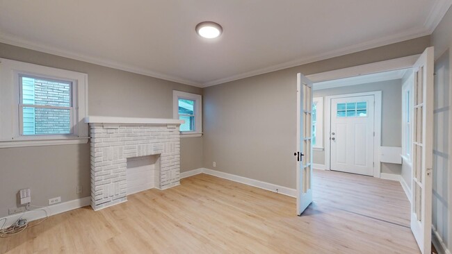 Building Photo - For August Move-In - West Blvd Area - 2 Bedroom Single Family Home