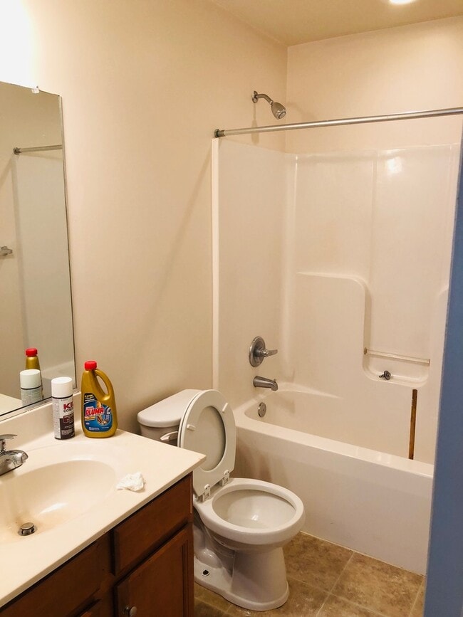 Building Photo - 3 Bdrm/2.5 Bth Home Located Close to I-95