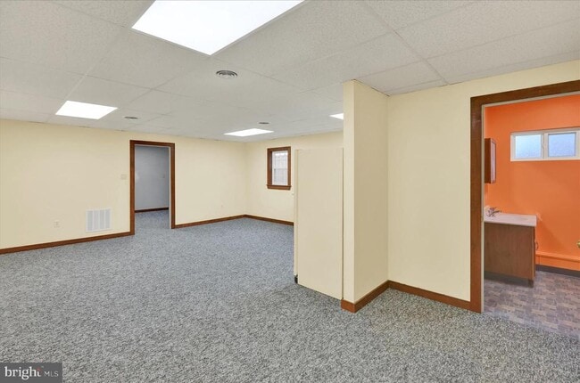 Building Photo - 392 5 Locks Rd